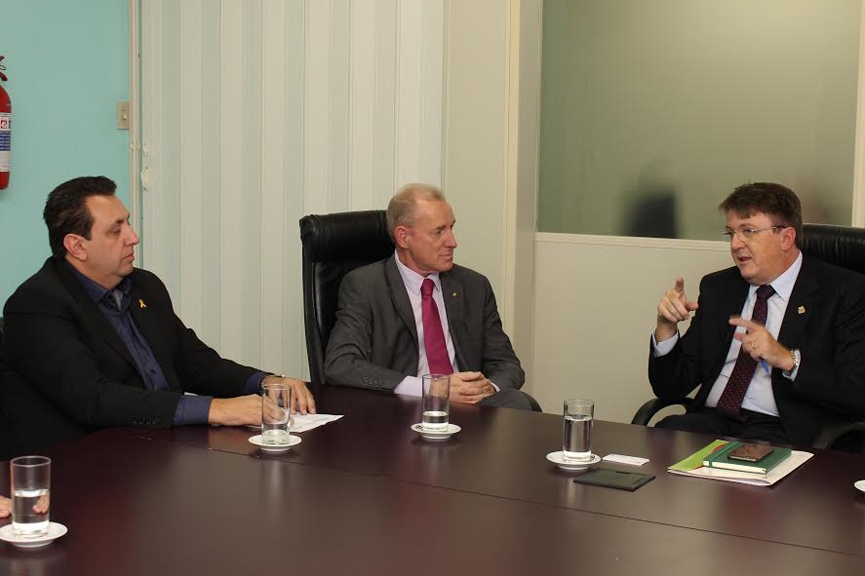 Vereador Ciro organiza reuni�o para tratar sobre quadras de escolas estaduais de Gaspar