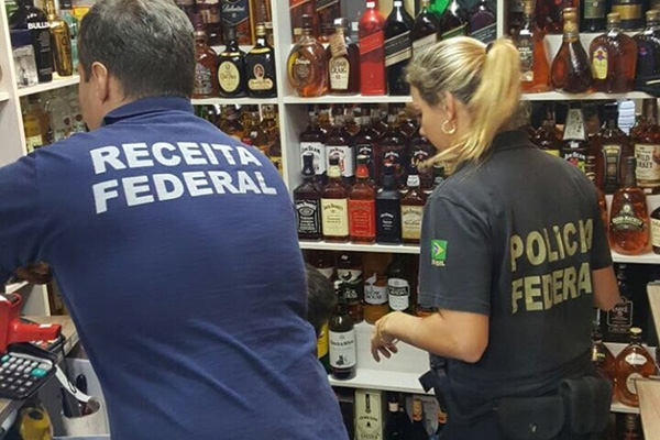 PF faz opera��o contra esquema clandestino de bebidas alco�licas em SC