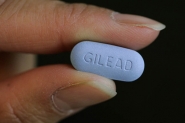 Ministrio da Sade anuncia adoo de uso preventivo de plula anti-HIV para pessoas em risco