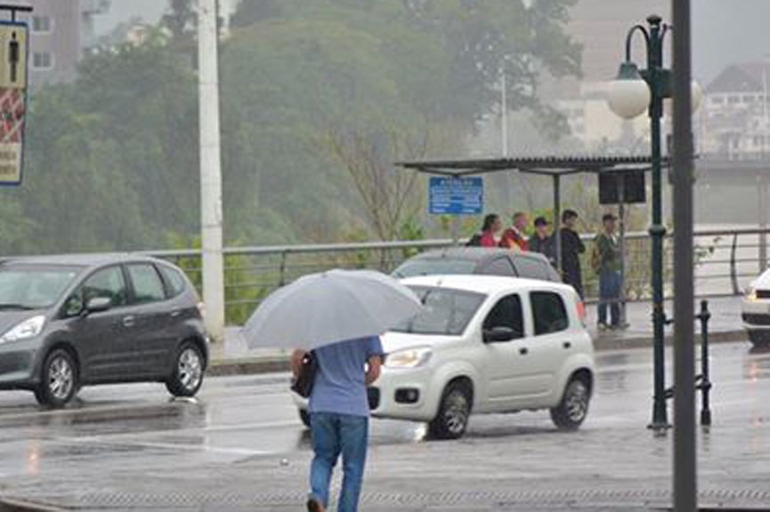 Blumenau entra em estado de alerta em decorr�ncia das chuvas