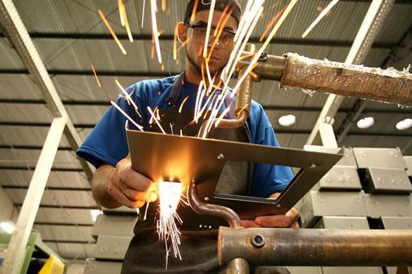 Produo da indstria sobe 0,6% e tem melhor abril desde 2013