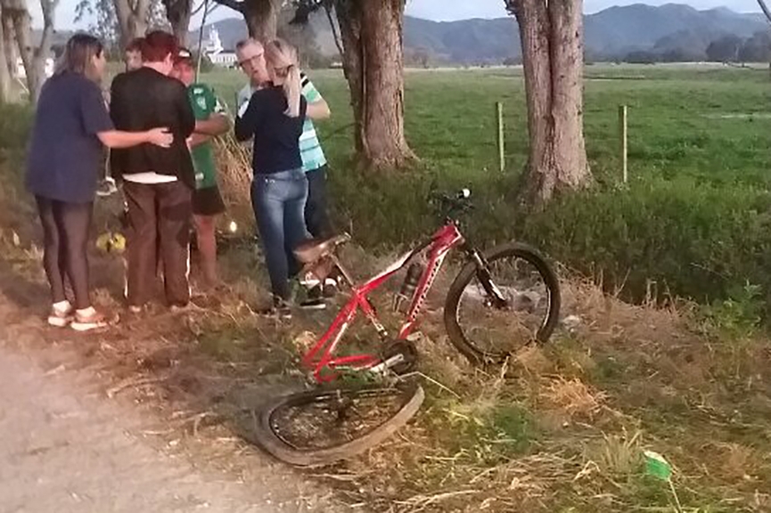 Agente da Ditran � atropelado no bairro Po�o Grande, em Gaspar