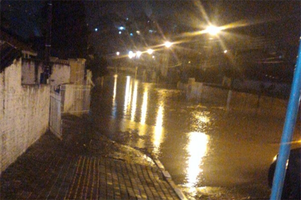 Chuva forte volta a atingir SC e agrava situa��o de Lages, na Serra