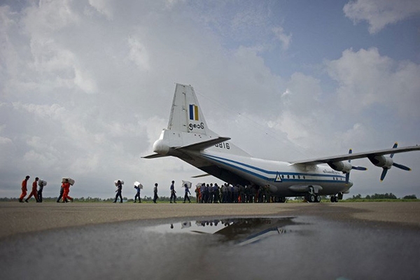 Avio militar desaparece com mais de cem pessoas a bordo em Mianmar