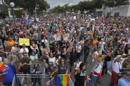 Marcha em defesa dos direitos da populao LGBT rene milhares de pessoas nos EUA