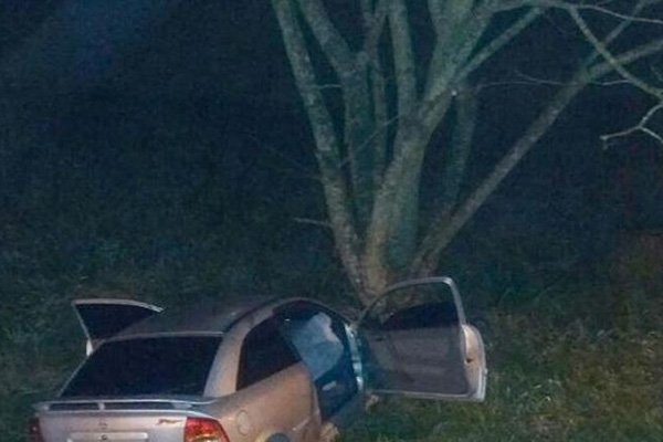 Dois homens morrem em rodovias na noite de domingo em SC