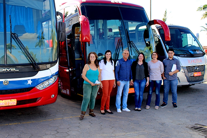 Prefeitura de Ilhota assina contrato para o transporte gratuito de universitários