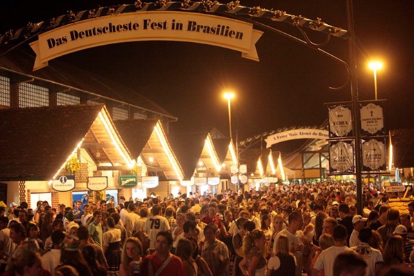 Pomerode recebe visitantes no 13� Festival Gastron�mico