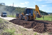 Prefeitura realiza eleva��o em estrada do bairro Figueira