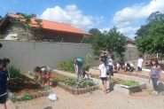 Alunos da Escola Mrio Pederneiras reinventam espaos