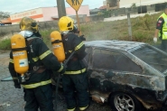 Homem com marcas de facadas morre carbonizado em inc�ndio em ve�culo em Gaspar