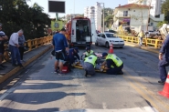 Ciclista é atropelada em cima de faixa de pedestres em Gaspar