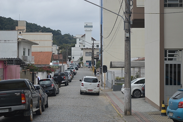 Estacionamento da travessa Carlos Wehmuth tem sentido alterado a partir desta quarta