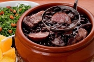 Sábado é dia de Feijoada da Apae
