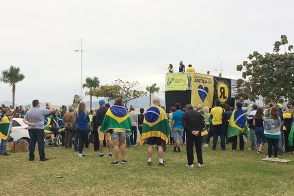 Cidades de SC registram protestos contra corrup��o neste domingo