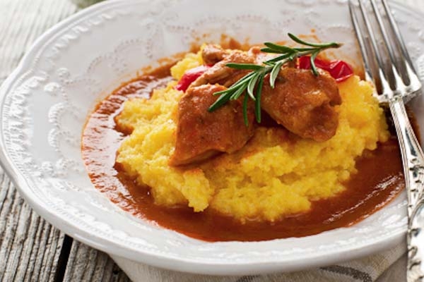 Polenta com galinha velha reúne comunidade luterana de Gaspar