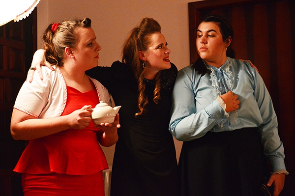 Grupo feminino ´A Lontra faz Teatro´ se apresenta em BC no fim de semana