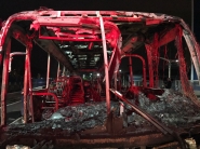Ônibus que levava alunos para a Univali de Itajaí é incendiado por bandidos