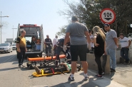 Idoso é atropelado em faixa de pedestres no Centro de Gaspar e motorista foge sem prestar socorro