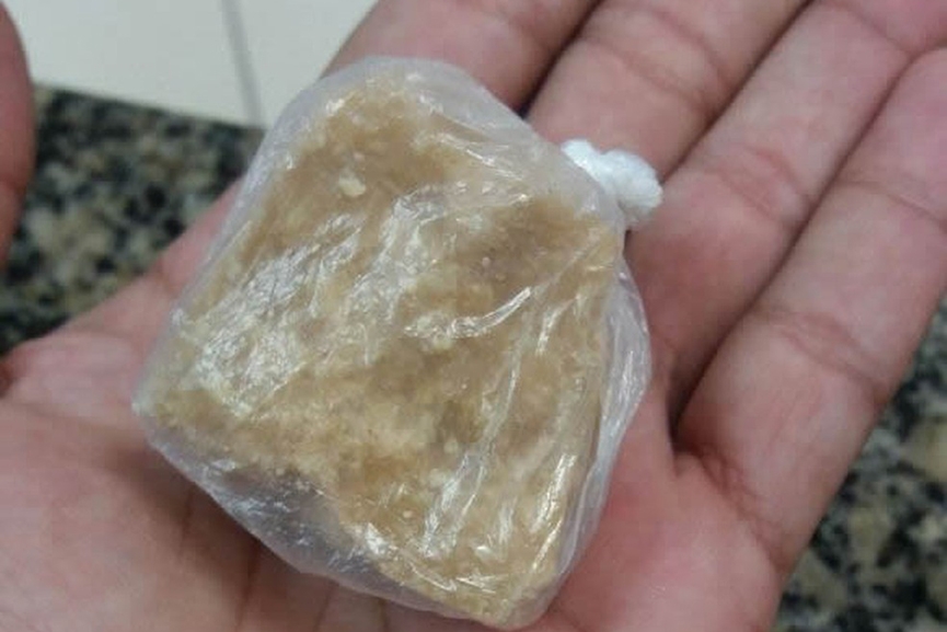 Dois homens s�o presos pela PM por tr�fico de drogas em Gaspar