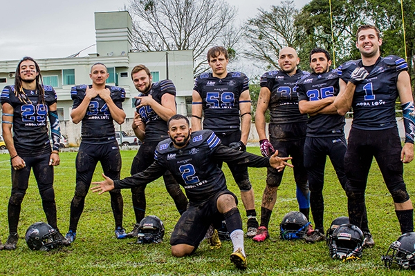 Time de futebol americano Black Hawks recebe declarao de utilidade pblica