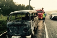 Kombi pega fogo na BR-470, em Ilhota