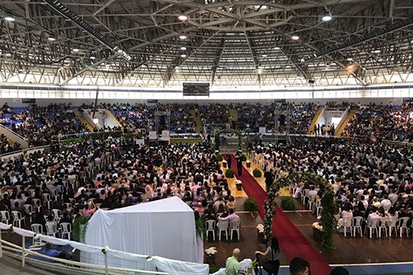 Mais de 300 casais participam de casamento coletivo em Blumenau