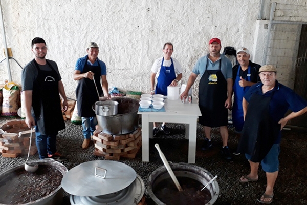 Feijoada beneficente resulta em doa��o de R$7.867,00