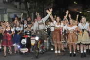 Desfile da Oktoberfest tem edição extra na Vila Itoupava no domingo