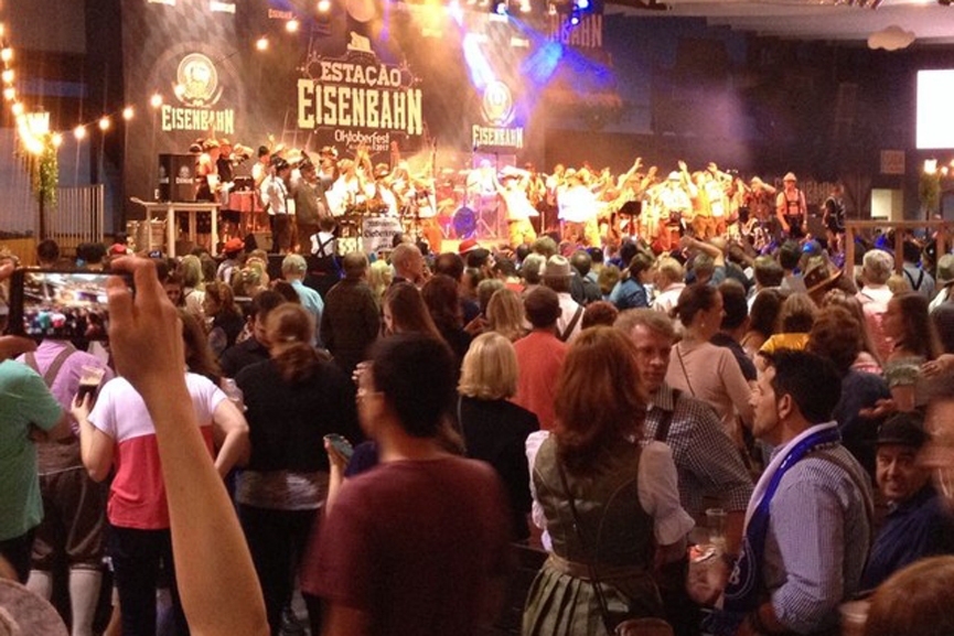 Abertura da Oktoberfest Blumenau re�ne 25 mil pessoas