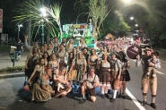 Gasparenses desfilam na Oktoberfest