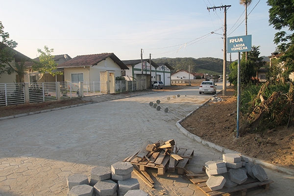 Fim da lama e da poeira: obra da rua Lagoa Vermelha é entregue no sábado
