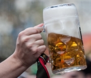 Cervejarias j� faturaram mais de R$ 12 milh�es com venda de chope na Oktoberfest de Blumenau