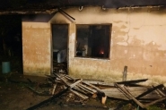 Casa � destru�da por inc�ndio em Ilhota