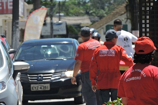 Bombeiros Volunt�rios de Ilhota arrecadam mais de R$ 14 mil em ped�gio