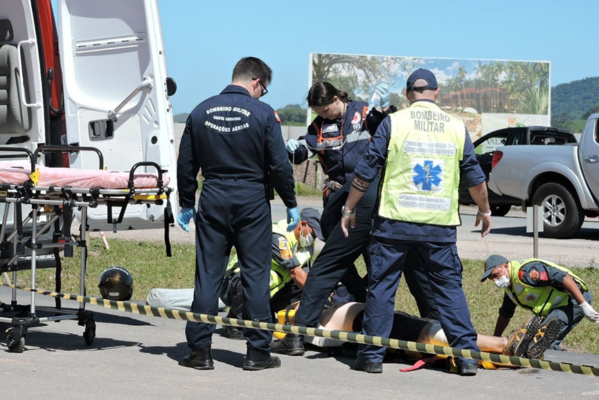 Acidente entre carro e moto deixa um ferido na BR-470, em Gaspar