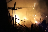 Inc�ndio destr�i casa no bairro Santa Terezinha