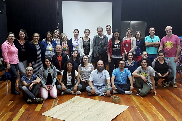 Crianças e adolescentes de Gaspar são beneficiados com projeto de arte