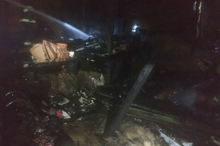 Inc�ndio atinge casa no bairro Vila Nova, em Ilhota