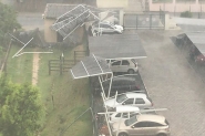 Tempestade com granizo resulta em destelhamento e queda de árvore em Gaspar