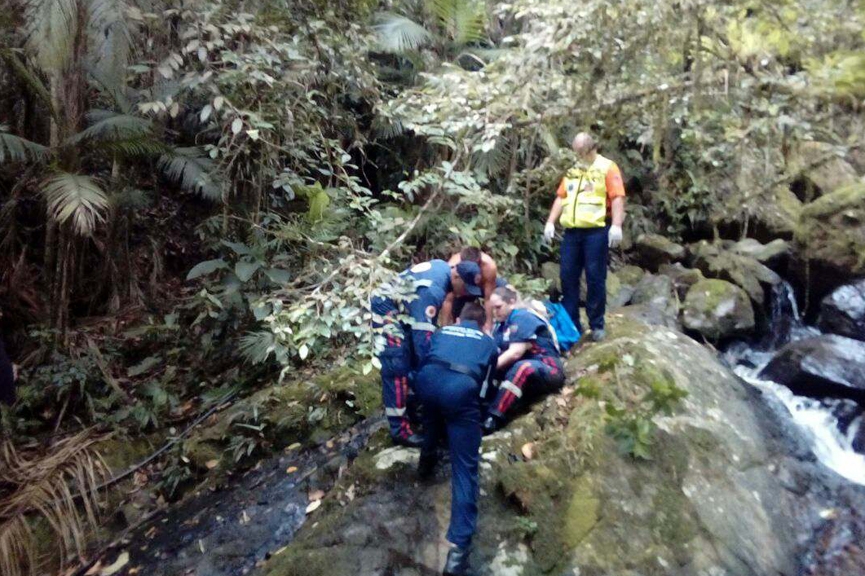 Morre jovem que caiu em cachoeira em Gaspar 