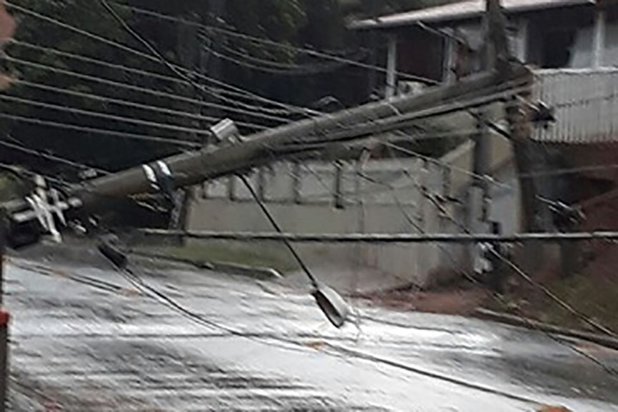 Trovoada de domingo causa estragos em Gaspar