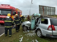 Carro bate em poste e acidente mata jovem de 22 anos em Navegantes