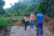 Deslizamento de terra deixa cinco fam�lias isoladas no Belchior Alto, em Gaspar