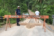 Ponte fica interditada ap�s quebra de vigas no bairro Belchior Alto