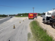 Colis�o entre carro e moto deixa dois feridos na BR-470, em Ilhota