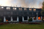 Inc�ndio de grandes propor��es destr�i hotel em Fraiburgo