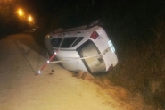 Homem fica ferido ap�s capotar o carro em Ilhota