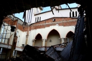Parte do teto da igreja matriz de Praia Grande desaba durante reforma