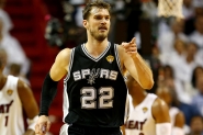 Campeão pela NBA, o blumenauense Tiago Splitter anuncia aposentadoria do basquete